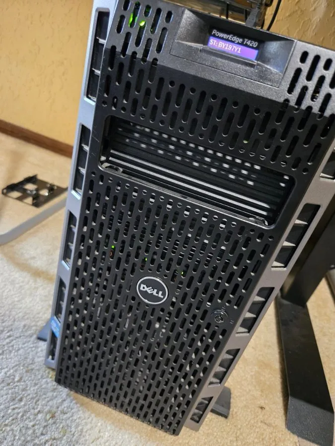 Сервер Dell PowerEdge R620 No CPU 0GB RAM with 2x Coolers 8 Bay 2.5" iDrac7