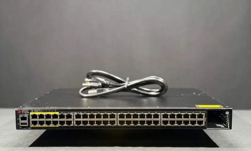 Коммутатор Brocade ICX7450-48P-E Switch 48-port 1 GbE Switch PoE+