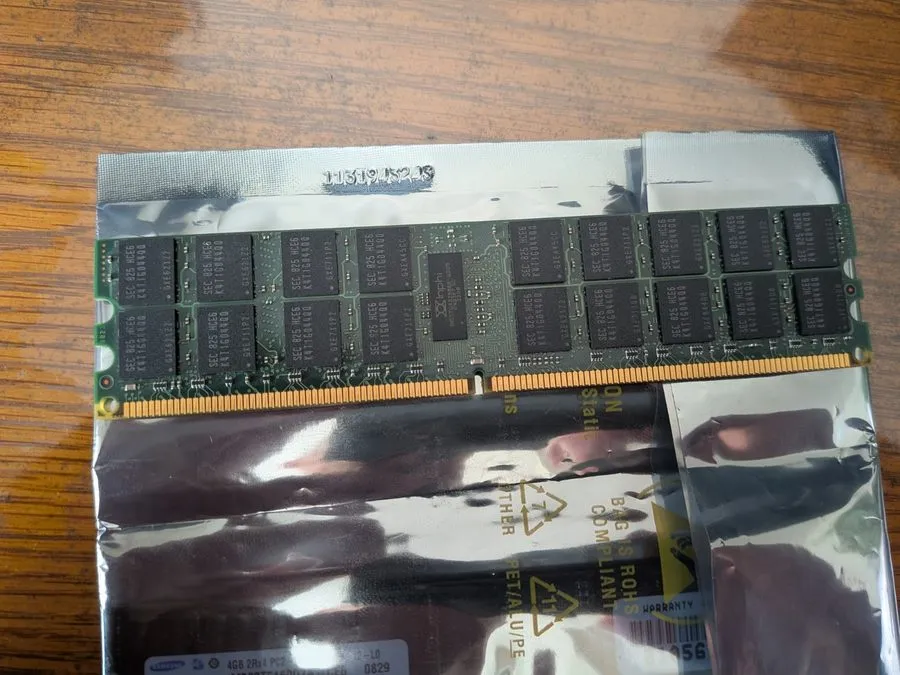 Модуль памяти 1 HYNIX 4GB 2Rx4 PC2-5300P-555-12 1gb stick — фото лота 2