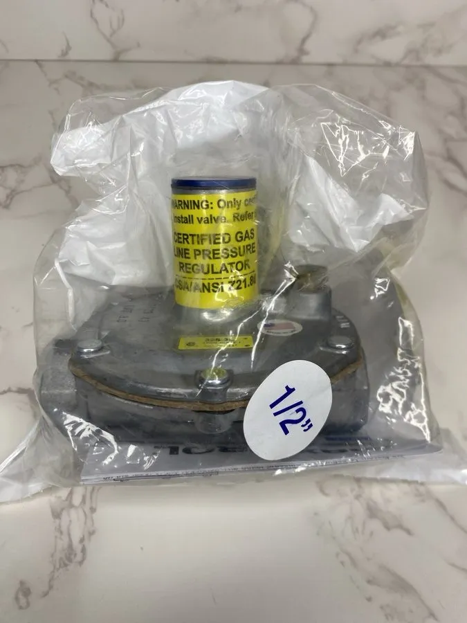 Трубопроводная арматура 1/2” Maxitrol 325-3L 2psig Gas Regulator With 12A09 Vent