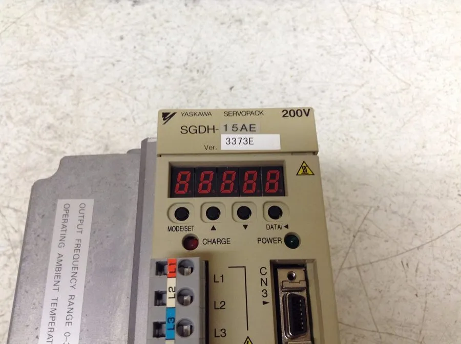 Сервопривод Yaskawa SGDH-15AE Ver 3373E 1.5 kW Servopack 200-230 V 3 Phase Input
