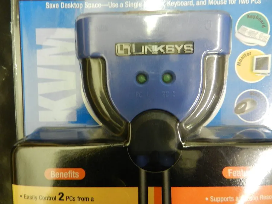 KVM-переключатель Linksys ProConnect (KVM2KIT) 2-Ports External KVM switch PS/2