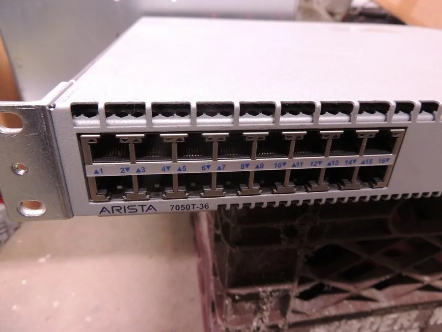 Коммутатор Arista DCS-7050T-36 32x RJ45 (1/10GBASE-T), 4x SFP+ Switch or 7050T-2
