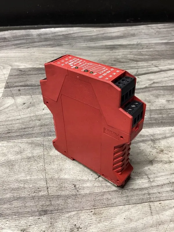 Реле безопасности Allen Bradley 440R-N23131 GuardMaster MSR127TP Safety Relay