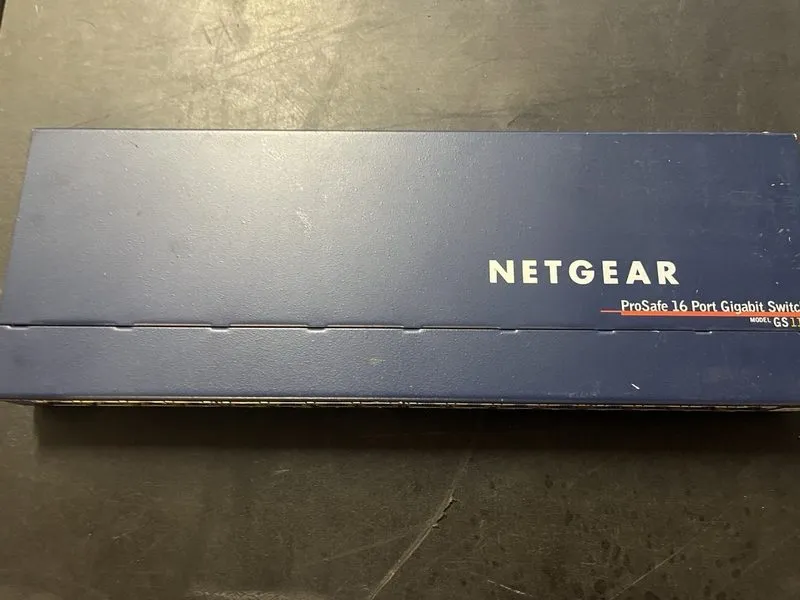 Коммутатор Netgear ProSafe 16 Port Gigabit Switch GS116 v2 Blue Metal Desktop — фото лота 1