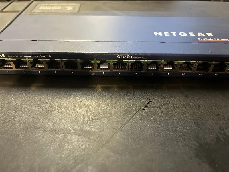 Коммутатор Netgear ProSafe 16 Port Gigabit Switch GS116 v2 Blue Metal Desktop — фото лота 2