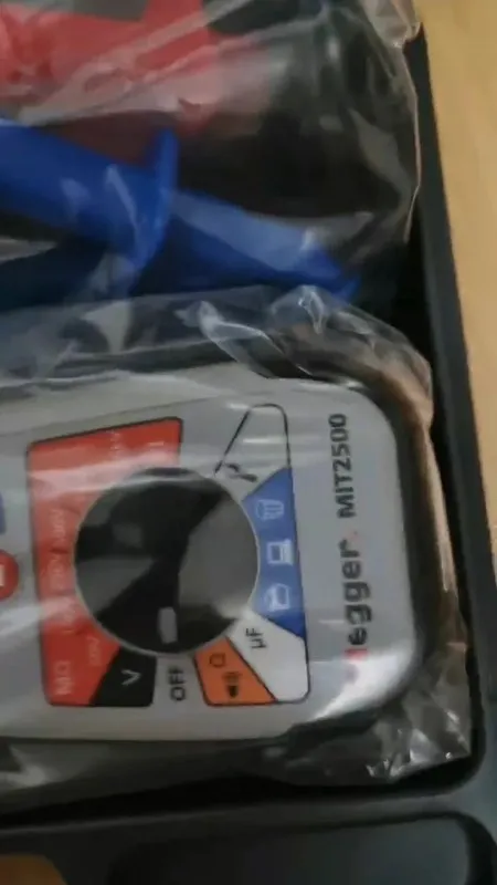 Тестер Megger MIT2500 Insulation Tester, 4.25" Width, 9.00" Length