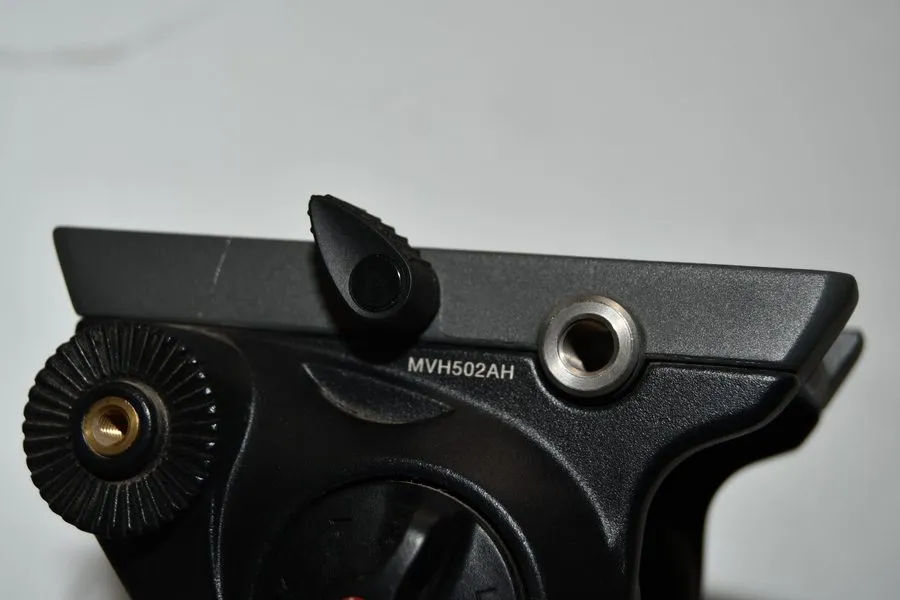 Оборудование видеонаблюдения Manfrotto MVH502AH Fluid Video Head with MT055XPRO3