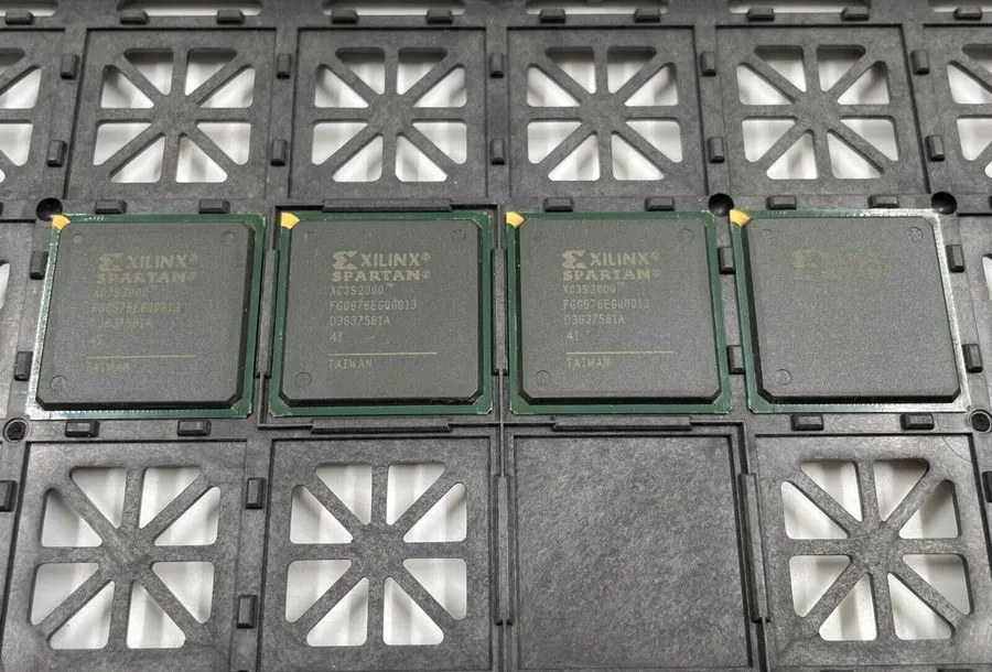 Микросхема ПЛИС Xilinx XC3S2000-4FGG676I FPGA Spartan-3 & Original