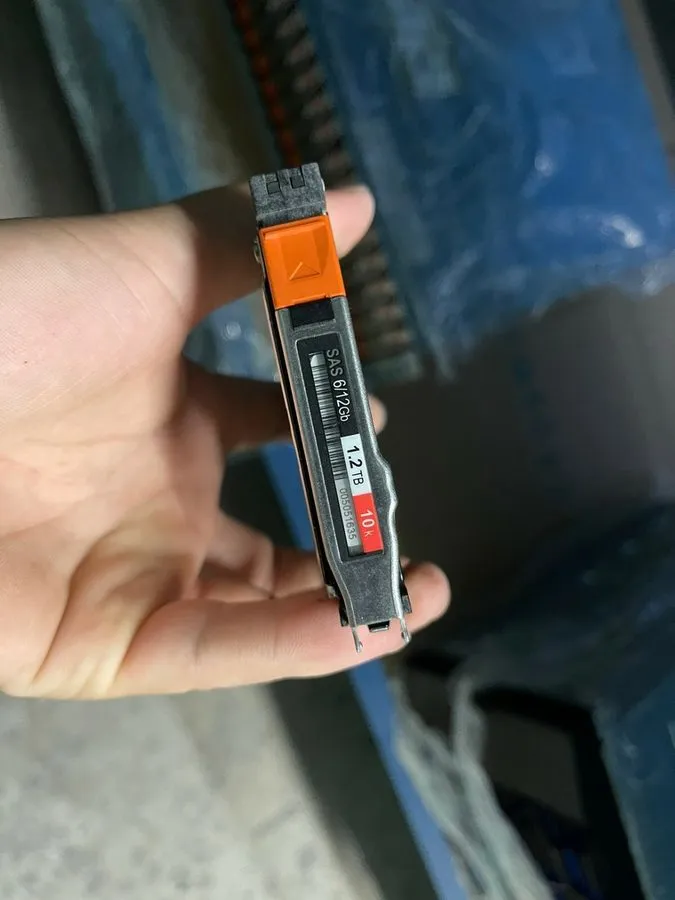 Жёсткий диск NewEMC UNITY 005051635 005051632 1.2TB 10K 12Gb 2.5" SAS HDD 005053