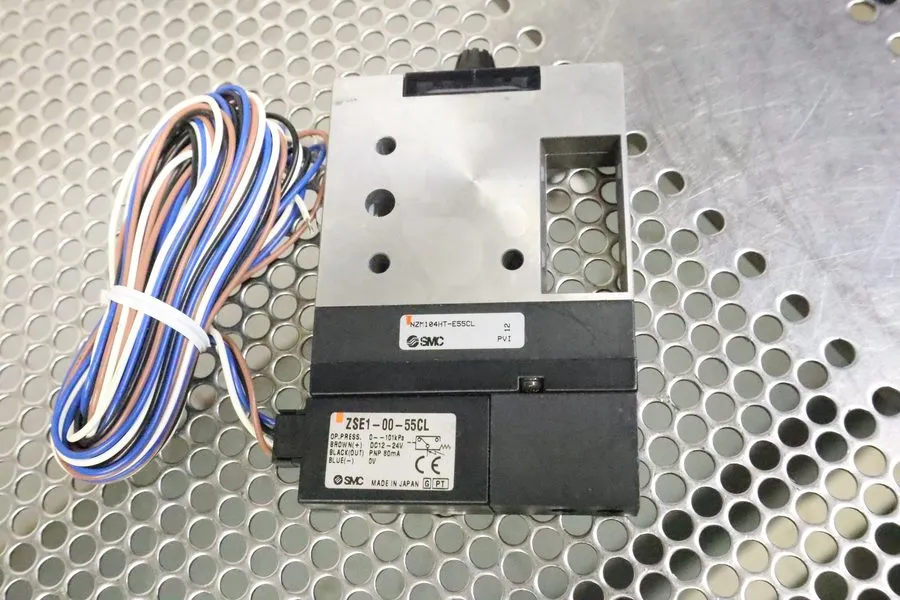 Вакуумный эжектор SMC NZM104HT-E55CL Vacuum Ejector W/ ZSE1-00-55CL Pressure Swi — фото лота 2
