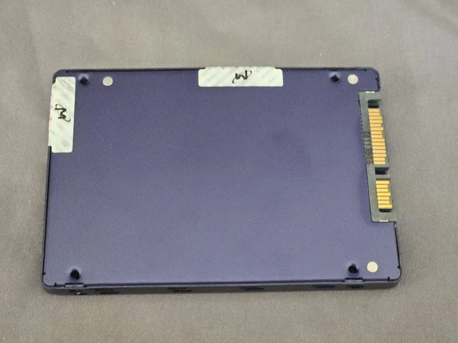 SSD-накопитель Micron 5200 ECO 960GB 2.5in SATA III 6Gb/s Internal SSD MTFDDAK96 — фото лота 1