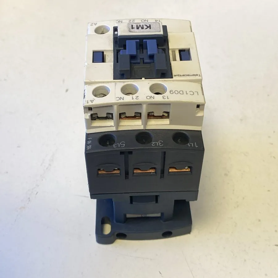 Контактор SCHNEIDER ELECTRIC LC1D09P7 TESYS D CONTACTOR 9A 3-POLE 230V AC COIL 4