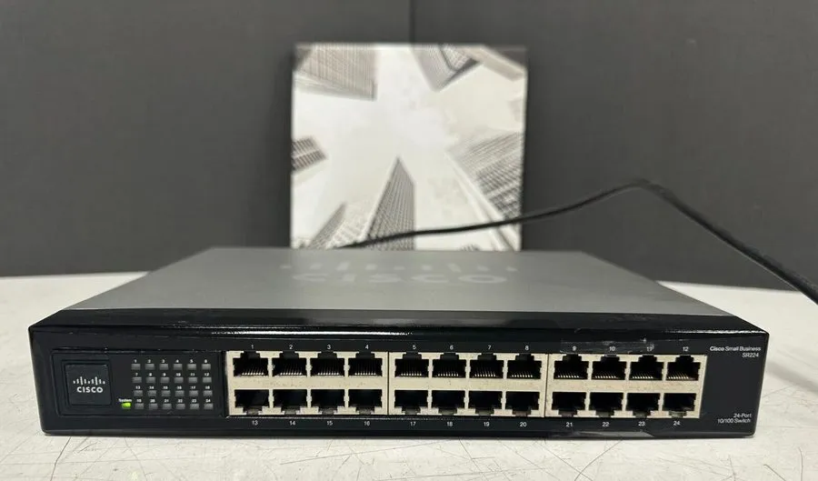 Коммутатор CISCO LINKSYS SR224 24-PORT 10/100 Mbps ETHERNET SWITCH WITH RACKMOUN