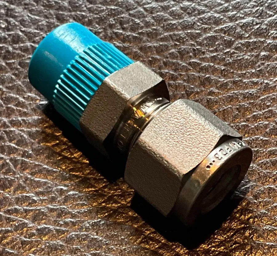 Клапан 1 Swagelok 400/R-405 Tube Fitting FNSP 3/8 in. Tube OD x 1/4 in. MNPT M-6