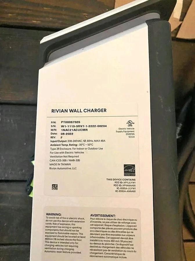 Аккумулятор Rivian Wall Charger PT00057325 Level 2 48A EV Vehicle Charging Stati — фото лота 1