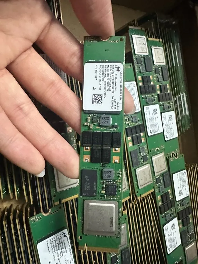 SSD-накопитель Micron 7450 PRO 1.92TB M.2 22110 SSD NVMe Gen4 x4 MTFDKGB192TFR-1