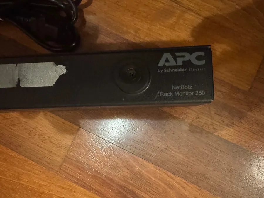 Стойка/шкаф APC NetBotz Rack Monitor 250 NBRK0250 Environmental Security Applian