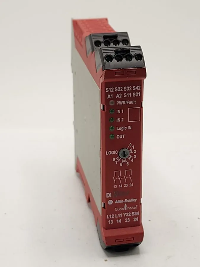 Реле безопасности Allen Bradley 440R-D22R2 Safety Relay GuardMaster GSR DI 24VDC
