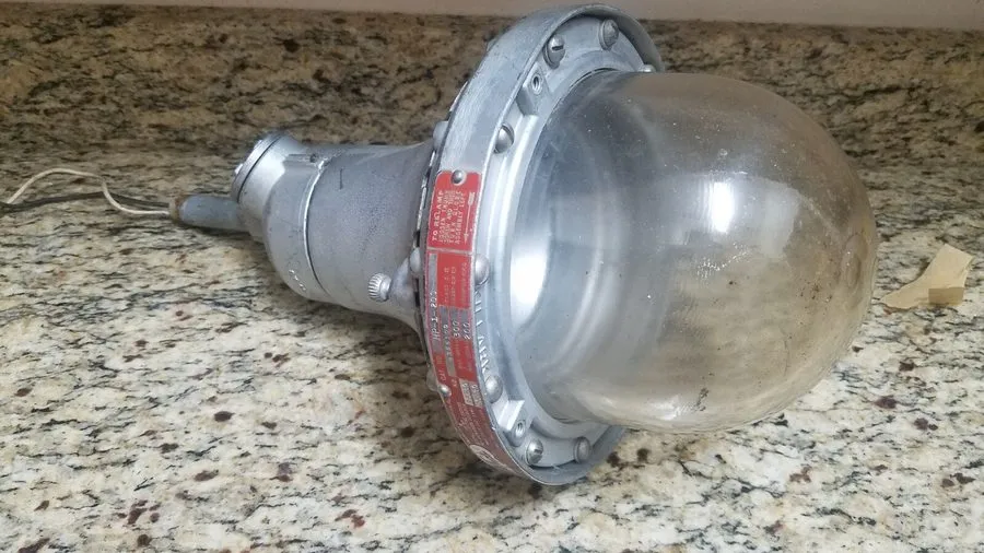 Электрооборудование Killark Large Explosion Proof Hazard Zone Light Fixture HP-1 — фото лота 1
