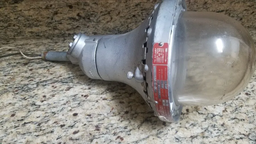 Электрооборудование Killark Large Explosion Proof Hazard Zone Light Fixture HP-1 — фото лота 2