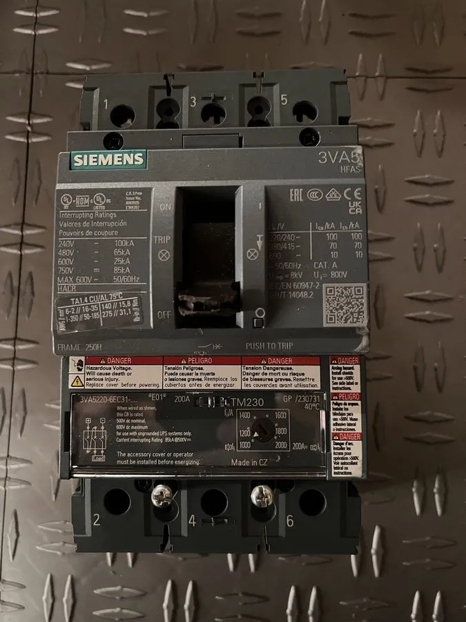 Автоматический выключатель Siemens 3VA5220-6EC31-0AA0 200A 3-Pole Molded Case Ci