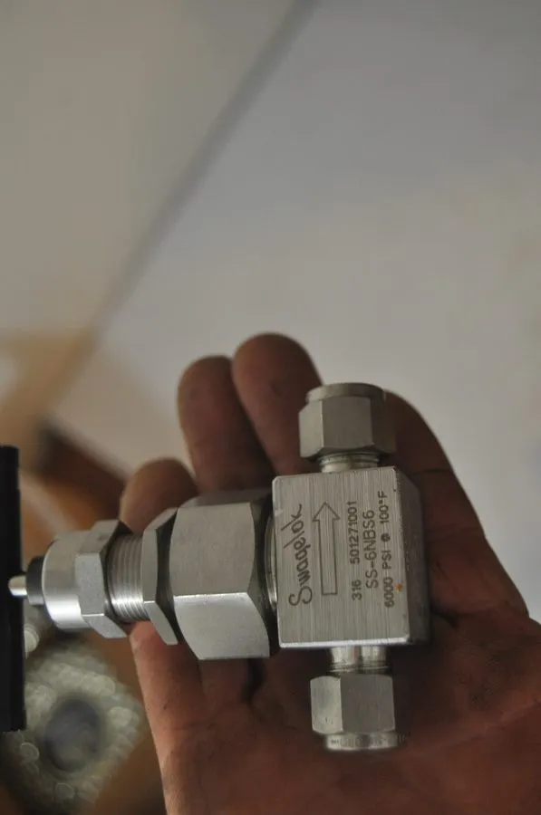 Клапан Swagelok SS-6NBS6 Manual Stainless Needle Valve 6000psi 3/8in Tube