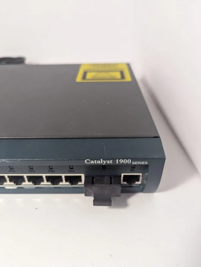 Коммутатор Cisco Catalyst 1900 Series WS-C1924C-EN 25 Port Fasthub