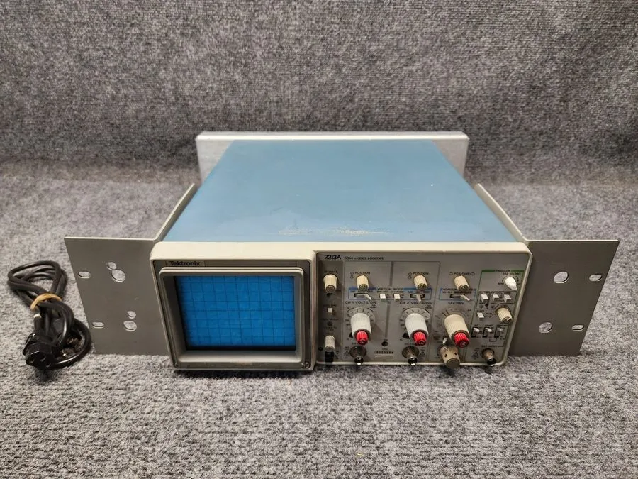 Осциллограф Tektronix 2213A 60MHz 2 Channel Oscilloscope.