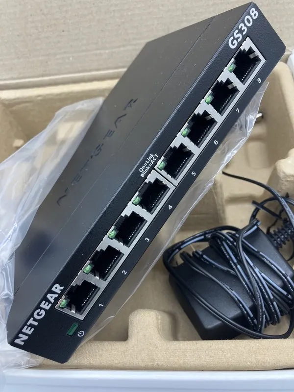Коммутатор NETGEAR GS308 GS308-300PAS 8-Port Gigabit Ethernet Unmanaged Switch