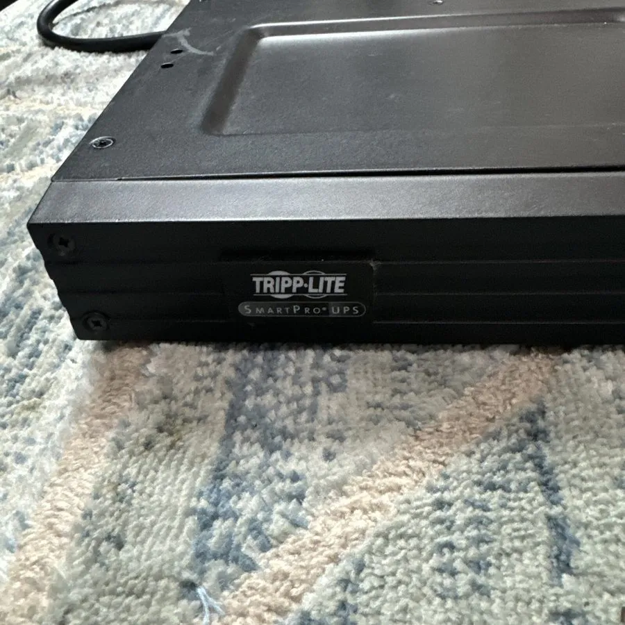ИБП Tripp Lite SMART500RT1U 500 VA 300 Watts 1U Rackmount 6 Outlets Line Interac