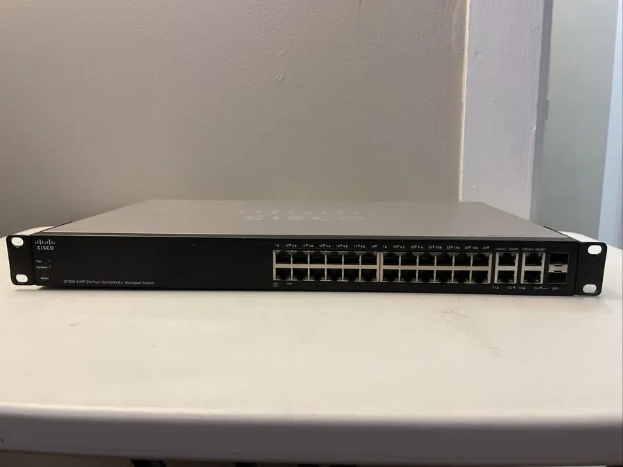 Коммутатор Cisco SF300-24PP-K9 24 Port PoE+ Managed Switch + RESET