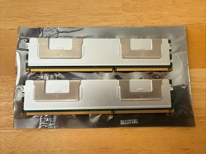 Модуль памяти Samsung M393B2K70CM0-CF8Q5 16 GB DDR3 ECC Registered Server RAM