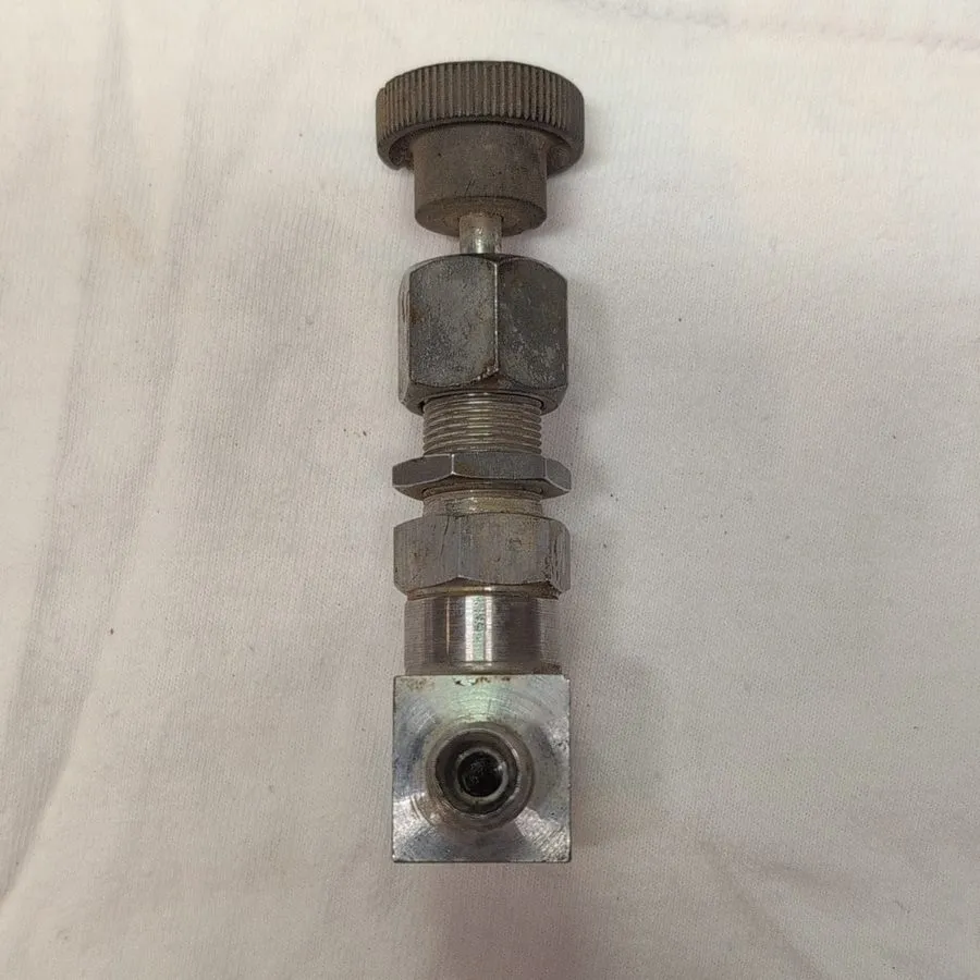 Клапан Whitey Swagelok SS-21RS4 Stainless Steel Needle Valve 3000 PSI 1/4" MNPT — фото лота 2