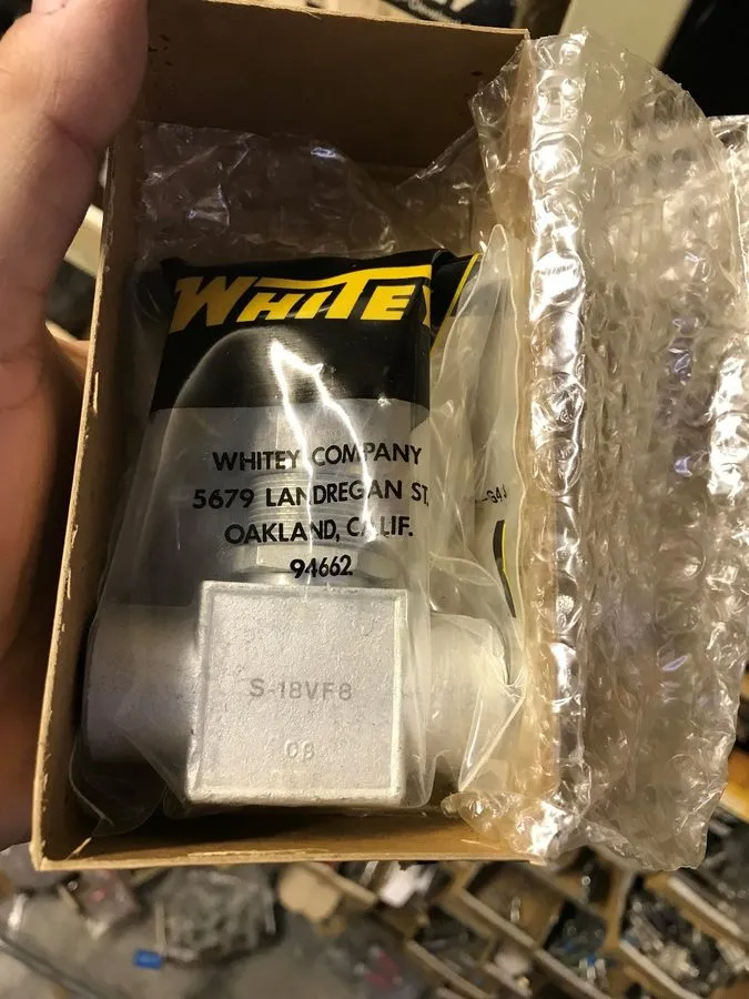 Клапан SWAGELOK-WHITEY VALVE IN FACTORY BOX S-18VF8 CARBON STEEL
