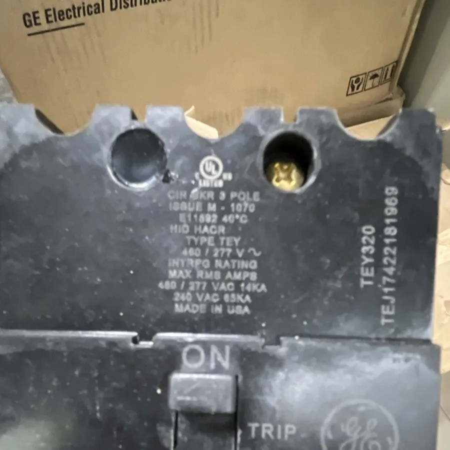 Автоматический выключатель GE TEY320 20A 3-Pole 277/480V AC Bolt-On Molded Case  — фото лота 2