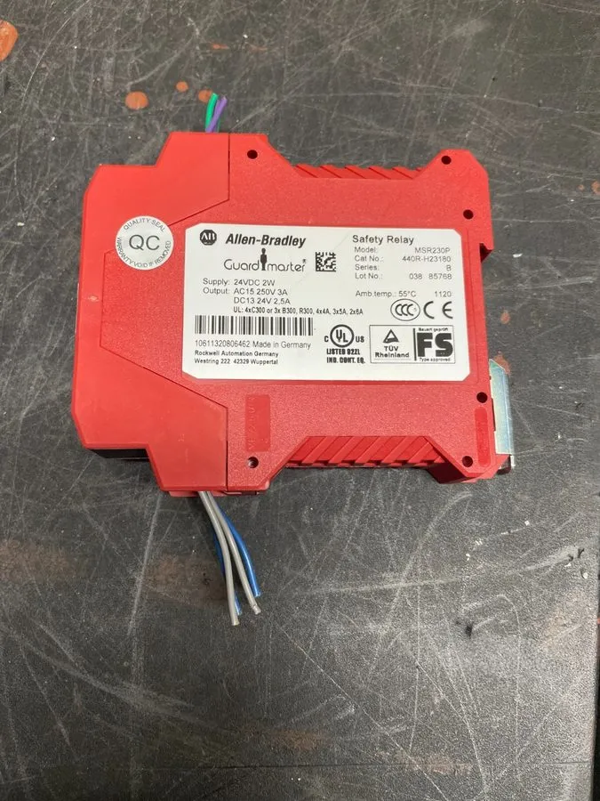Реле безопасности Allen Bradley 440R-H23180 /B MSR230P Safety Relay 24VDC 2W 3A