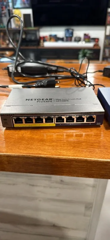 Коммутатор NETGEAR PROSAFE GS108PE V3 8-PORT GIGABIT MANAGED POE SWITCH