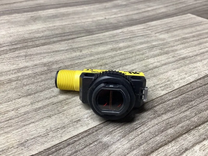 Фотоэлектрический датчик BANNER QS18VP6LPQ8 PHOTOELECTRIC SENSOR SWITCH 10-30VDC