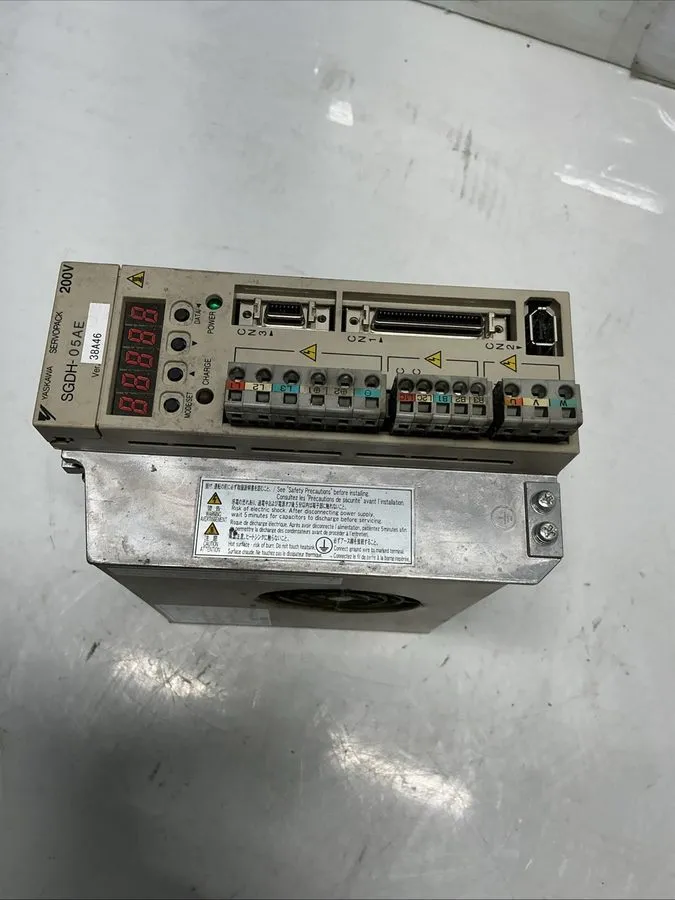Сервопривод Yaskawa Electric Servopack SGDH-05AE. Z-203s — фото лота 1