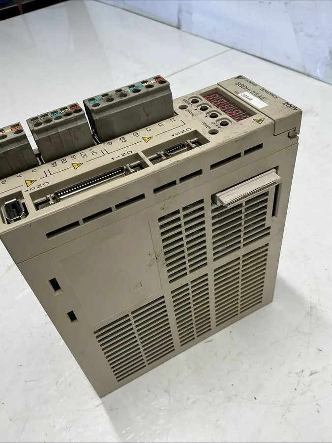 Сервопривод Yaskawa Electric Servopack SGDH-05AE. Z-203s — фото лота 4