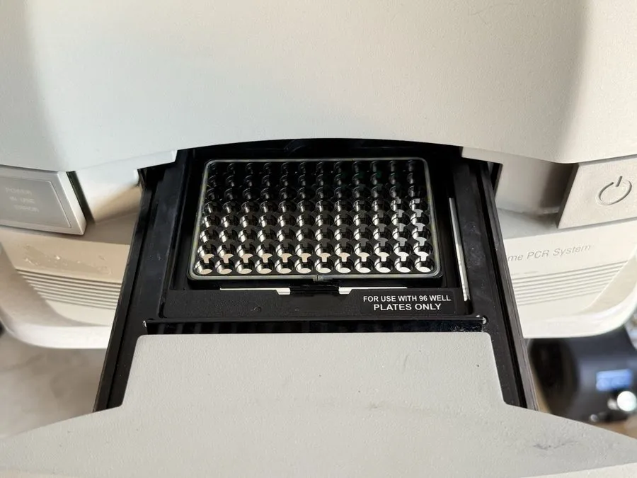 Амплификатор APPLIED BIOSYSTEMS Model 7300 Real Time PCR System P/N 4345240 — фото лота 1