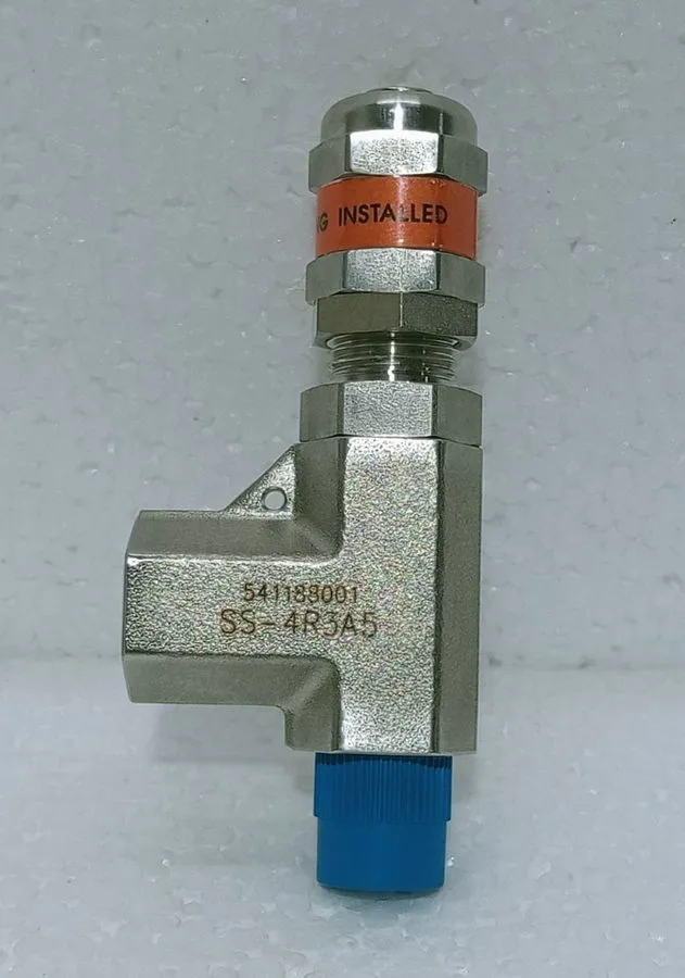 Клапан SWAGELOK SS-4R3A5 724808001 Gauge Filter Valve Manifold