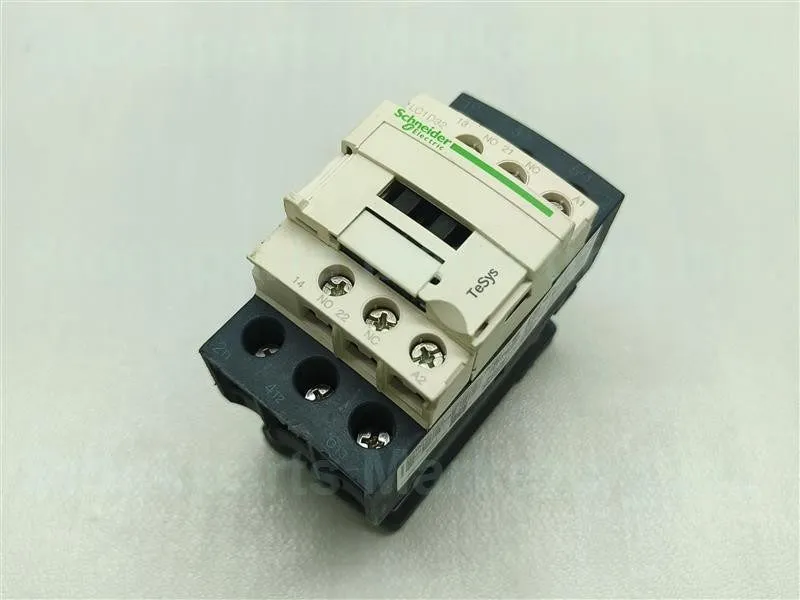 Контактор Schneider Electric TeSys LC1D32 BD 24V DC Contactor (J3B)