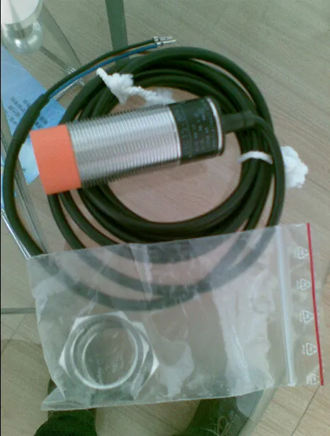 Датчик приближения IFM II0012 Proximity Sensor,Inductive,N.O.,15Mm 20-250V AC 2 