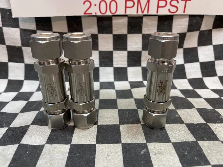 Клапан Swagelok SS-8C-1 1/2" SS check valve, 1 psi cracking pressure