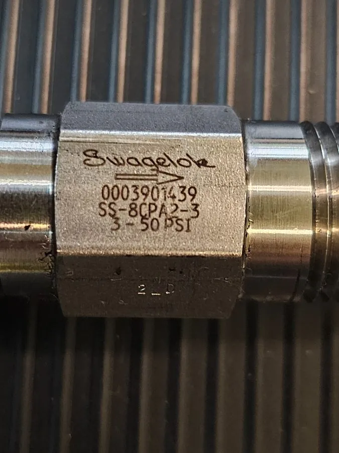 Клапан Swagelok SS-8CPA2-3 Stainless Steel 1-Piece Poppet Check Valve FNSP — фото лота 1