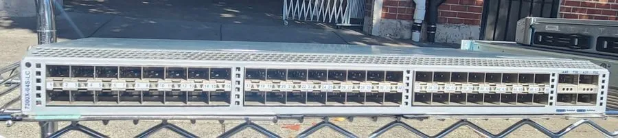 Линейная карта Arista DCS-7300X-64S-LC 48 port 10GbE SFP+ 4 port 40GbE QSFP+ Lin