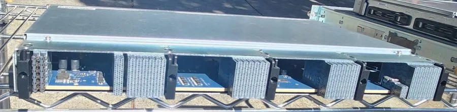 Линейная карта Arista DCS-7300X-64S-LC 48 port 10GbE SFP+ 4 port 40GbE QSFP+ Lin — фото лота 2