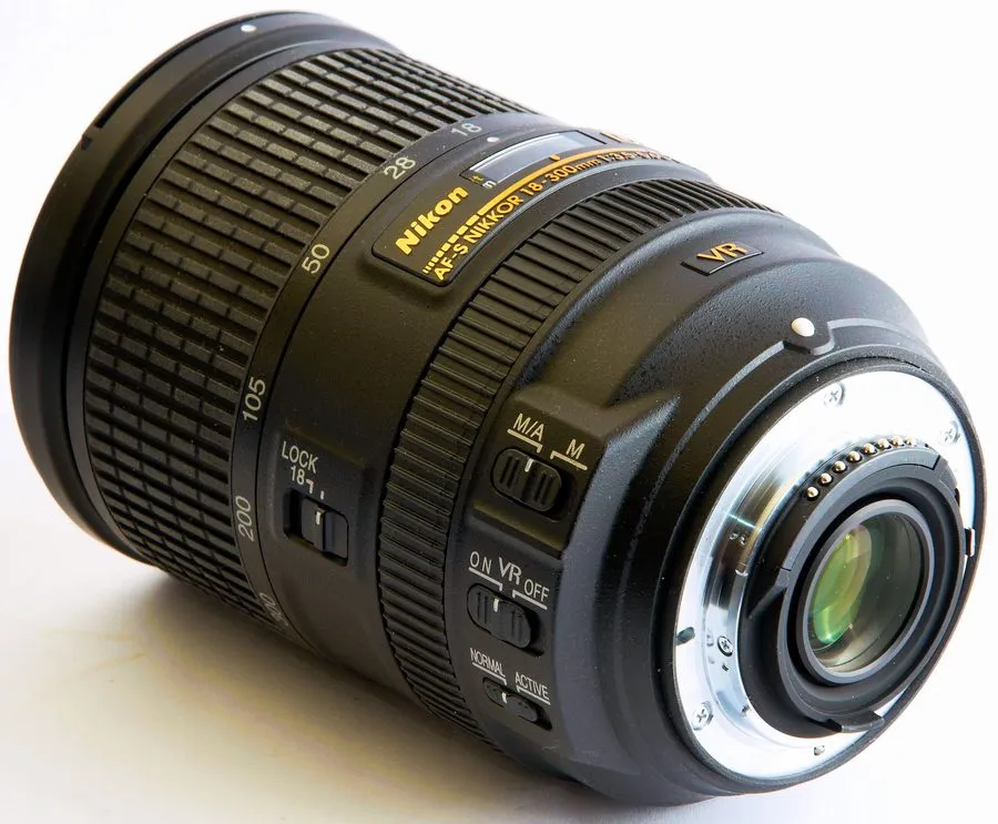 Объектив Nikon AF-S DX Nikkor 18-300mm F/3.5-6.3G ED VR Zoom Lens #L299